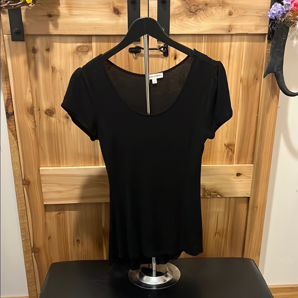 Zenana Outfitters Elegant Black Short Sleeve Top